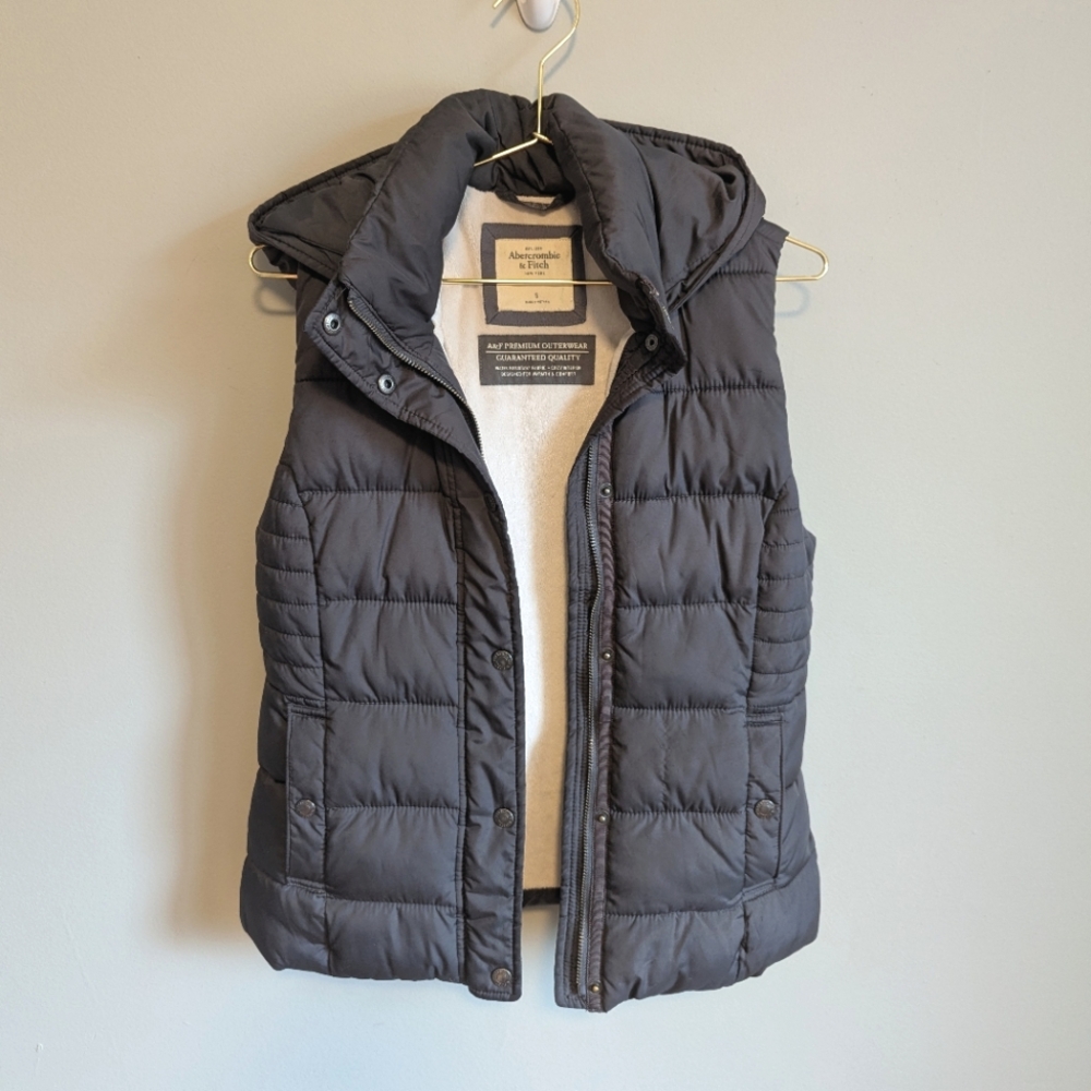 Abercrombie And Fitch Dark Gray Fleece Lined Puffer Vest, size S